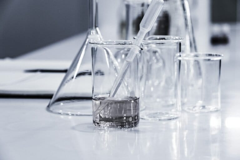 Firma biofarmaceutyczna pozywa DEA za "nieuzasadnione opóźnienia" w zatwierdzaniu badań nad konopiami indyjskimi - MEDCAN24