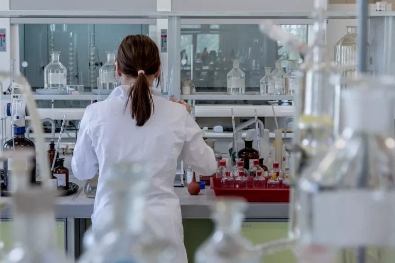 Przyszłość farmaceutyków: Jak kannabinoidy redefiniują przemysł farmaceutyczny - MEDCAN24