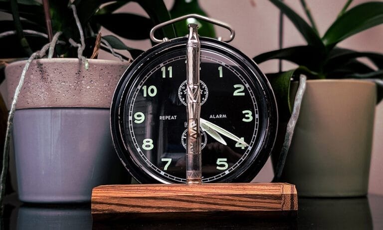 UniDyn Premium Vaporizer firmy Dynavap pali się jasno